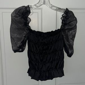 Top show black mesh sleeve top